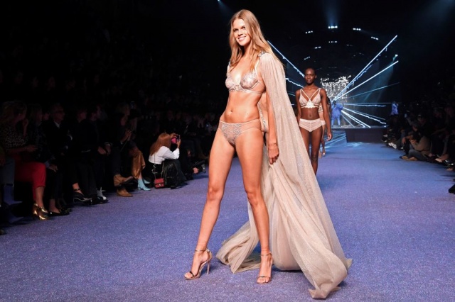 Paris Moda Haftası'nda Etam’dan göz alıcı iç çamaşırı defilesi