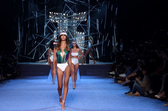 Paris Moda Haftası'nda Etam’dan göz alıcı iç çamaşırı defilesi
