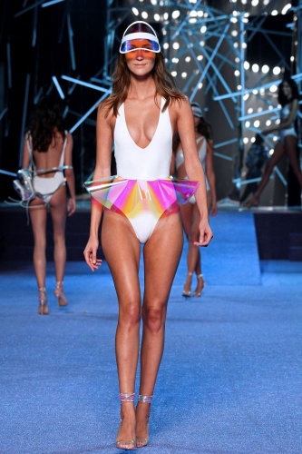 Paris Moda Haftası'nda Etam’dan göz alıcı iç çamaşırı defilesi