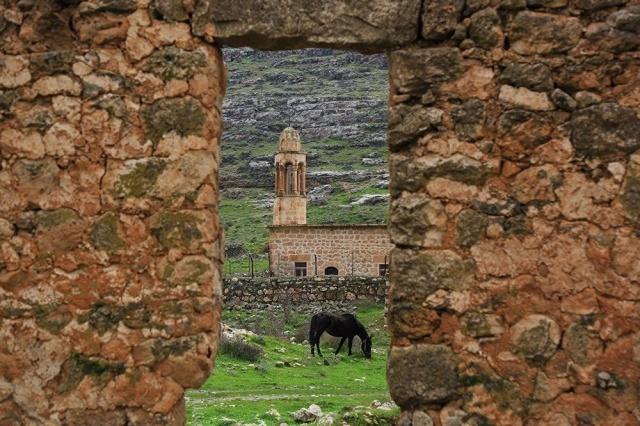 Üç mezhebe ait kiliselerin nadir bulunduğu tarihi bir köy