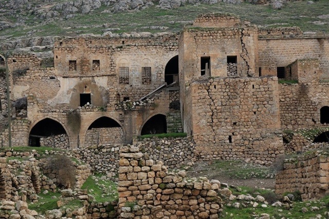 Üç mezhebe ait kiliselerin nadir bulunduğu tarihi bir köy