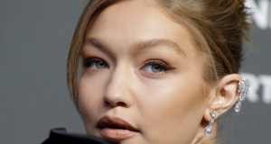 Pirelli Takvimi tanıtım gecesine Gigi Hadid damgası
