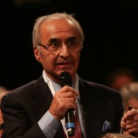 Hikmet Çetin Kimdir?