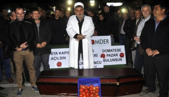 Domatesin cenaze namazını kıldılar