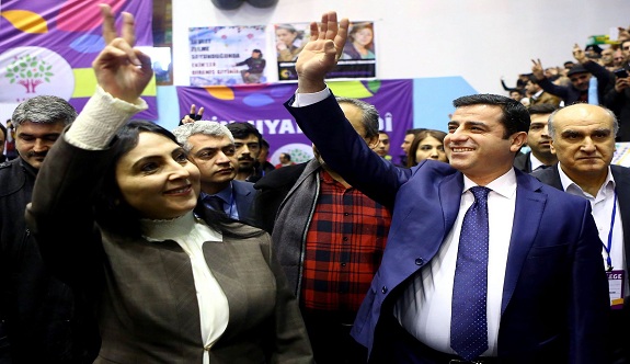 HDP'ye bir uyarı da aydınlardan geldi