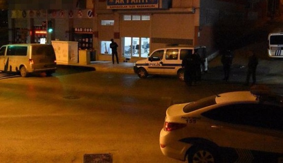 İzmir'de AKP ilçe binasına saldırı