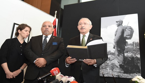 Küba Büyükelçiliği'ne Castro ziyareti