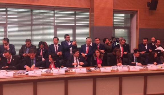Anayasa Komisyonu'nda 'salon' tartışması