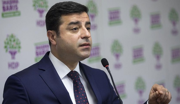 Demirtaş’tan şiir: ‘Umutsuzluk yanarken ısıtıyor yüreğimi’