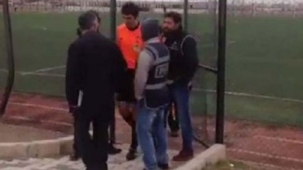 Hakeme maç sırasında FETÖ şoku!