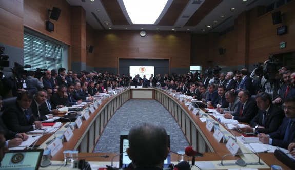 Tartışmalar gölgesinde 7. madde kabul edildi