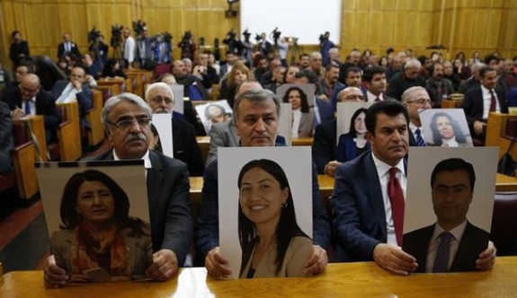 Yeni Süreçin Politikası: HDP'siz Meclis, HDP'siz referandum
