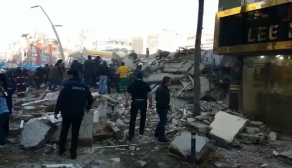 Bina çöktü: Bir çocuk öldü