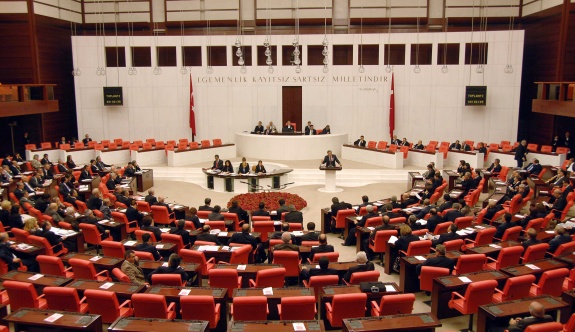 Meclis’te olmayan AKP’li vekiller yerine oy kullanıldı!