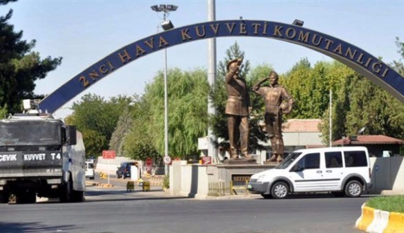 Askeri üssün içindeki banka soyuldu!
