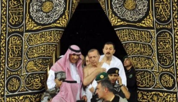 Erdoğan, Hulusi Akar ve Hakan Fidan birlikte ''umre'' yaptı!