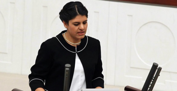 HDP'li Dilek Öcalan gözaltına alındı