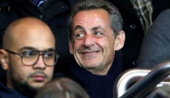 Güvenlik görevlileri maç esnasında Sarkozy'i locadan attı!