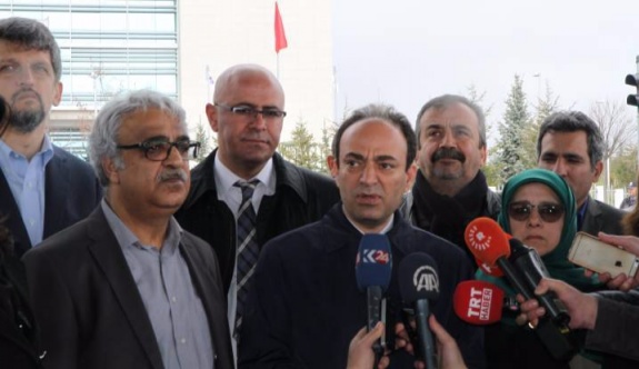 HDP’lilerden AYM önünde açıklama: Engel nedir?