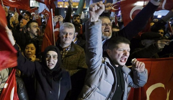 SON DAKİKA: Hollanda'nın Rotterdam kentinde sokağa çıkma yasağı ilan edildi!