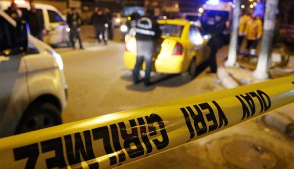 İzmir'de silahlı saldırı, 1'i ağır 4 kişi yaralı!