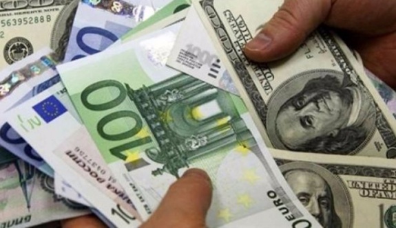 Dolar yeniden 3.71'in üzerinde