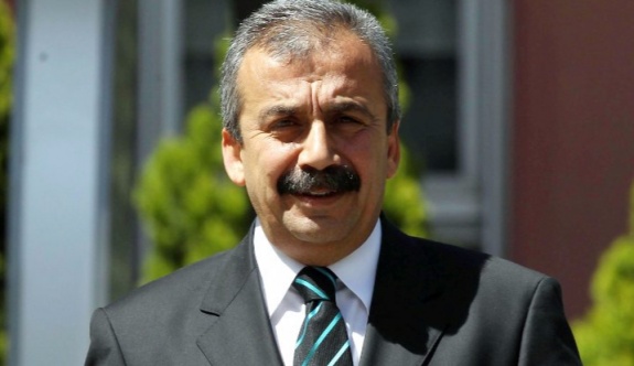 Sırrı Süreyya Önder; 'Hepimiz geliyoruz!