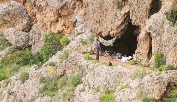 Antalya'da onlarca yoksul aile falezlerde yaşıyor!