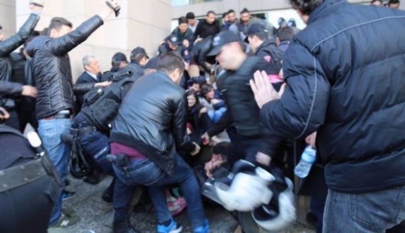 Polisler avukatları önce dövdü, sonra 'elimiz ağrıdı' diye dava açtı!
