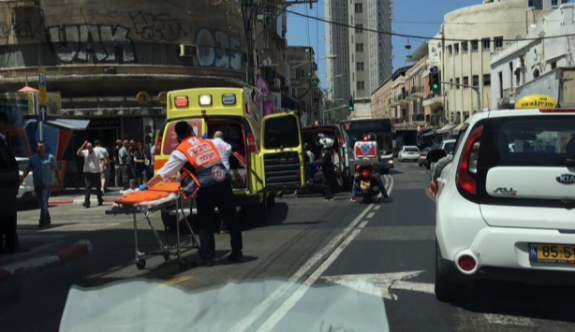 Tel Aviv'de otomobil yayaların arasına girdi 5 yaralı