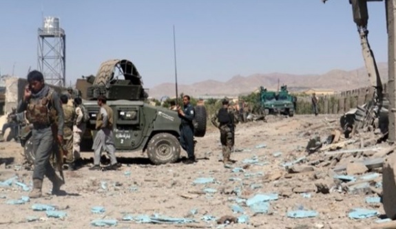Afganistan'da polis karakoluna saldırı: 10'larca ölü ve yaralı var