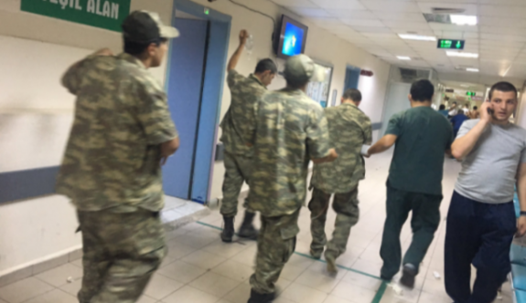 Manisa'da yine askerler yemekten zehirlendi!
