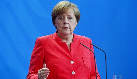 Merkel: İnternetin küresel kanunlara ihtiyacı var