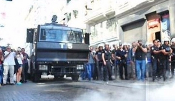 Onur Yürüyüşü öncesi polis Taksim'de tüm sokakları tuttu