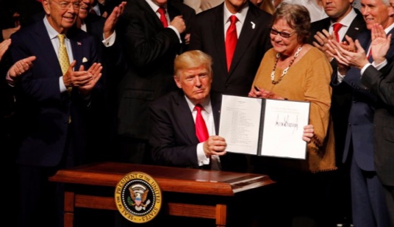 Trump, Obama’nın Küba anlaşmasını iptal etti