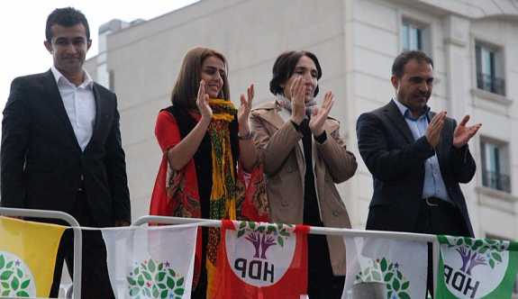 HDP’li 2 vekil için yakalama kararı çıkartıldı