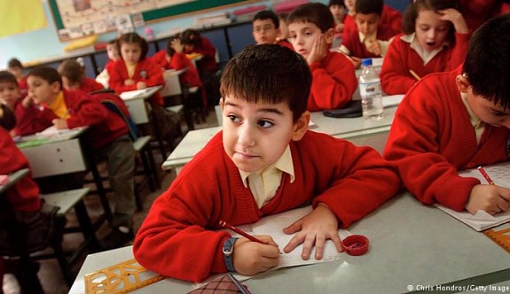Müfredattan çıkan evrim mahkemelik oluyor