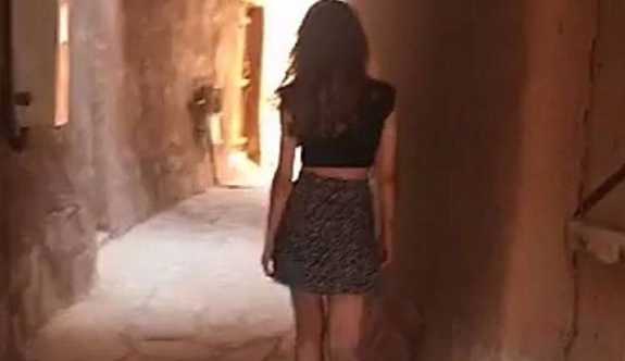 Suudi Arabistan'da etek giyen kadın gözaltına alındı