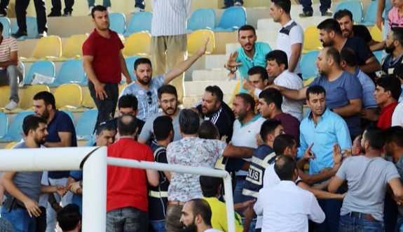 Kupa maçında olaylar çıktı, emniyet müdürü yaralandı