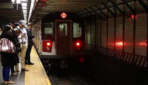 New York metrosu için 'zenginlerden daha fazla vergi alınsın' teklifi