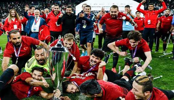 Ampute Milli Takımına ödül olarak 75'er altın