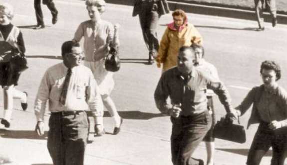 Gizemini Hâlâ Koruyan Dünyayı Şoke Etmiş 10 Tarihi Fotoğraf