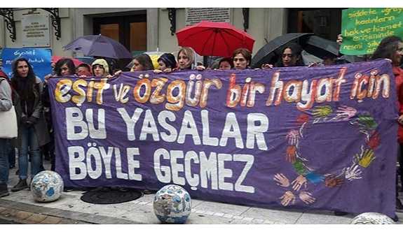 Kadınlar 'müftülük nikâhına' karşı: Eşit ve özgür bir hayat için bu yasalar böyle geçmez