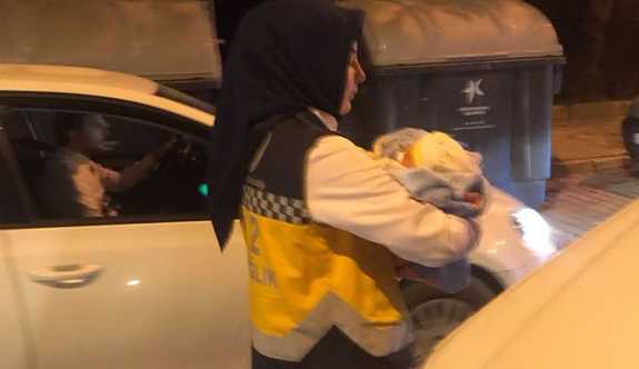 Yeni doğan bebeği poşetle çöpe atmışlar!