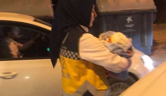 Yeni doğan bebeği poşetle çöpe attılar!