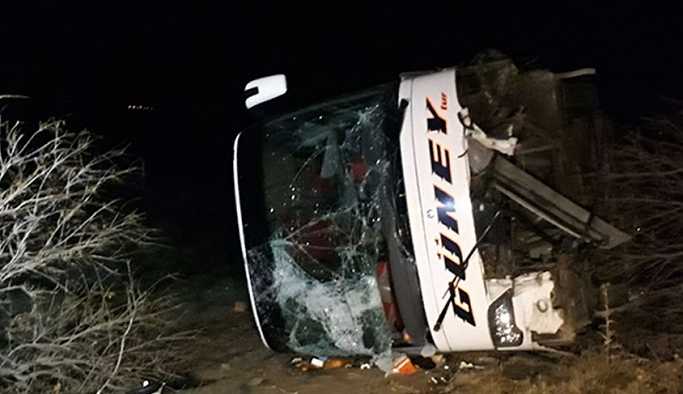 Ankara'da otobüs kontrolden çıkarak şarampole devrildi: 10 yaralı!