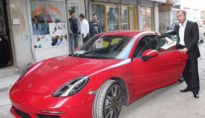 Dondurma çekilişinden lüks otomobil kazandı