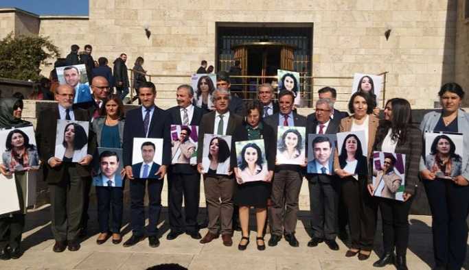 HDP'li milletvekillerinden Meclis'te yürüyüş