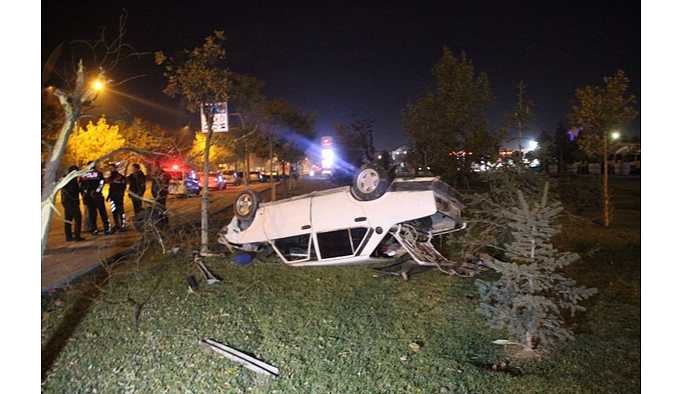 Konya'da polisin 'dur' ihtarına uymayan otomobil devrildi