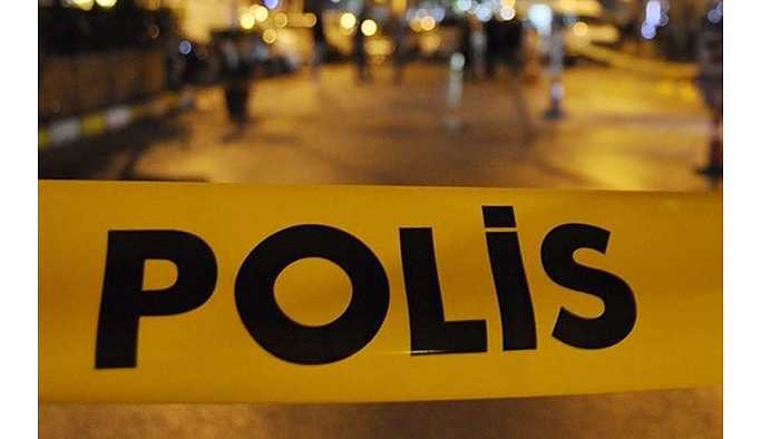 Maskeli ve silahlı kişiler kafeye ateş açtı; yaralılar var